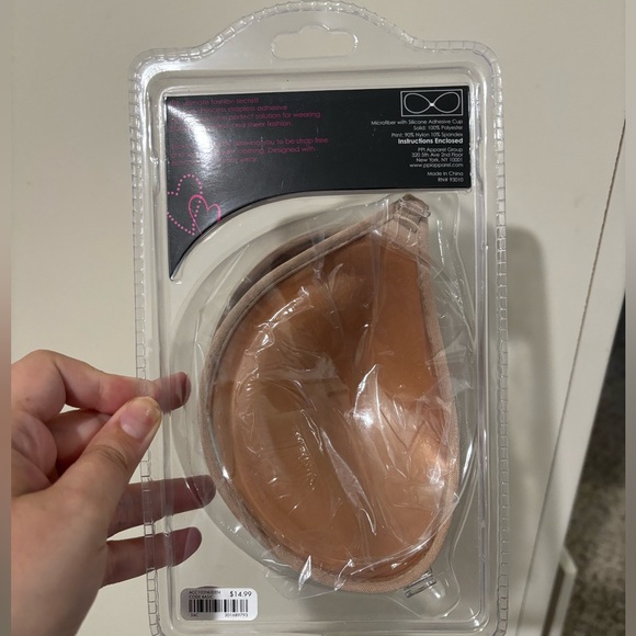 Adhesive bra - Picture 2 of 4